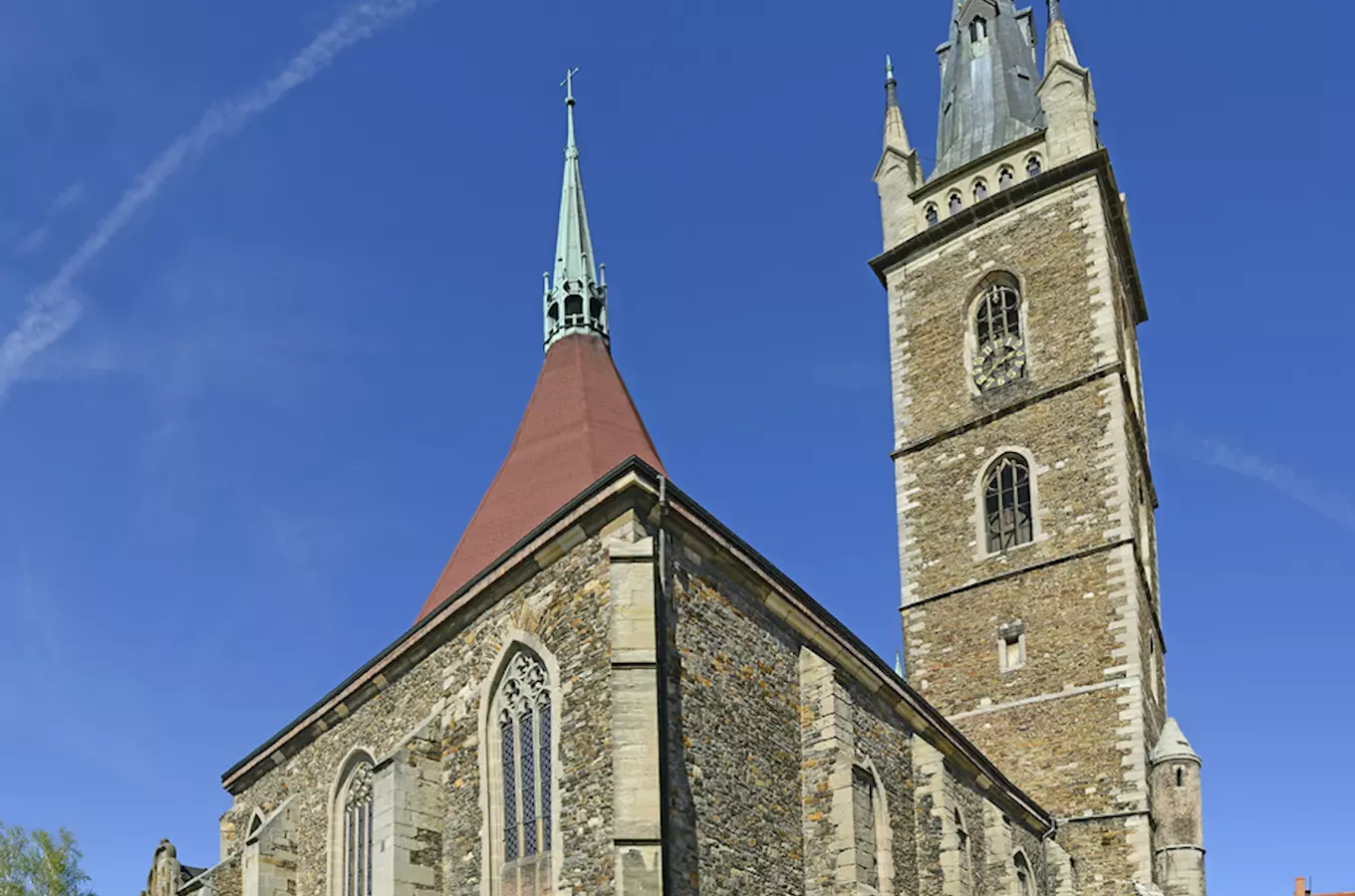 Kostel sv. Petra a Pavla s vyhlídkovou věží v Čáslavi