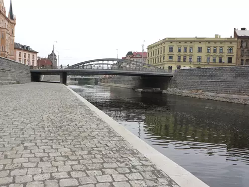Nábřeží Josefa Jařaba – náplavka řeky Moravy v Olomouci