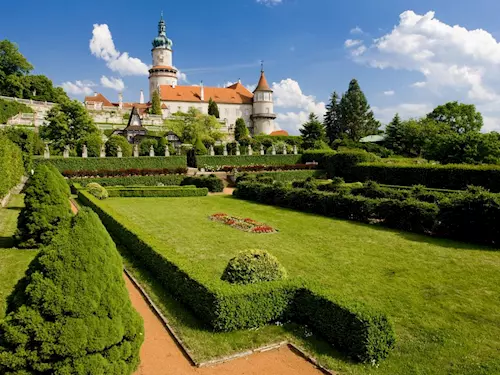 Novoměstský zámek připravil na sobotu prohlídky zámecké zahrady a špýcharu