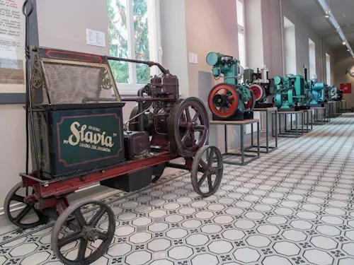 Slavia, príbeh továrny