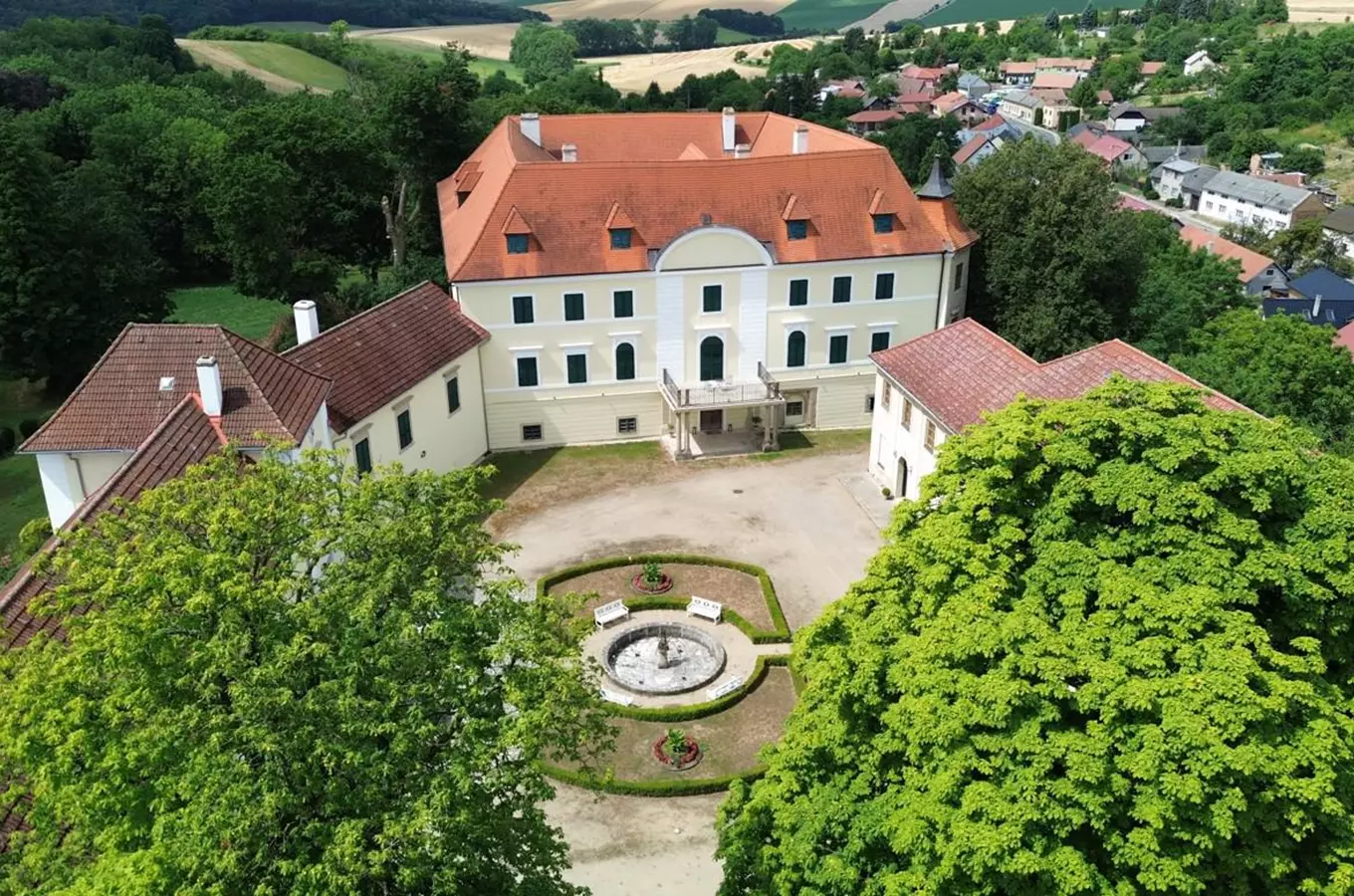 Chateau Litenčice – vína z Hříběcích hor