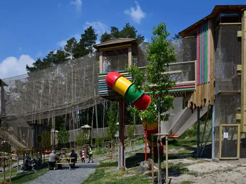 V areálu olomoucké zoologické zahrady se otevřel nový lanový park
