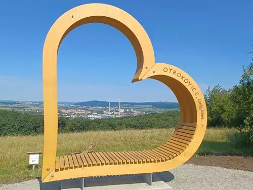 Vyhlídka Otrokovické srdce fotopoint – výlet za Otrokovickým srdcem na Žlutavu