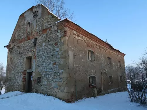 Sýpka v zaniklé obci Bijadla – bývalý kostel sv. Vavřince