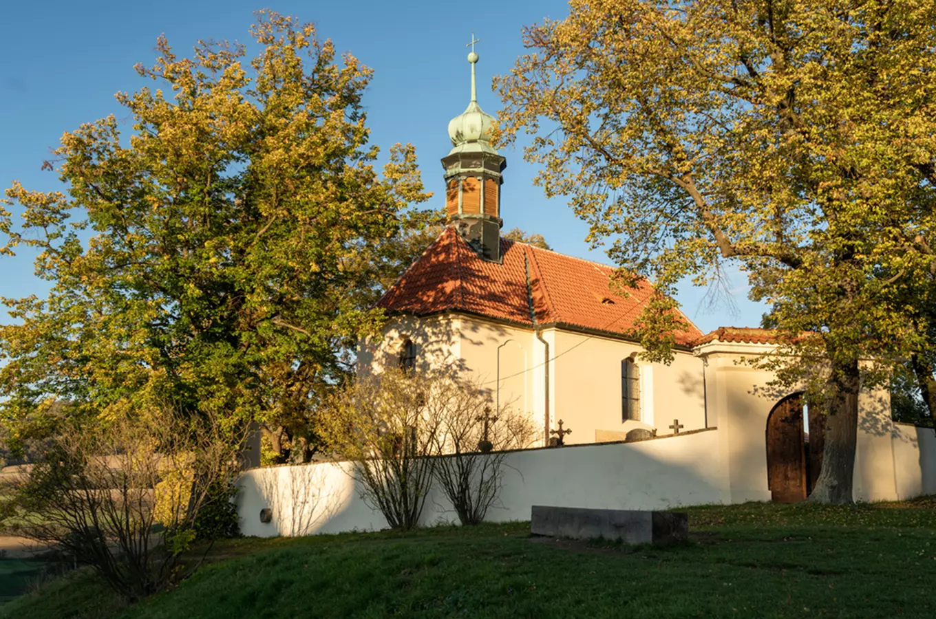 Kostel svatého Jana Nepomuckého v Tetíně