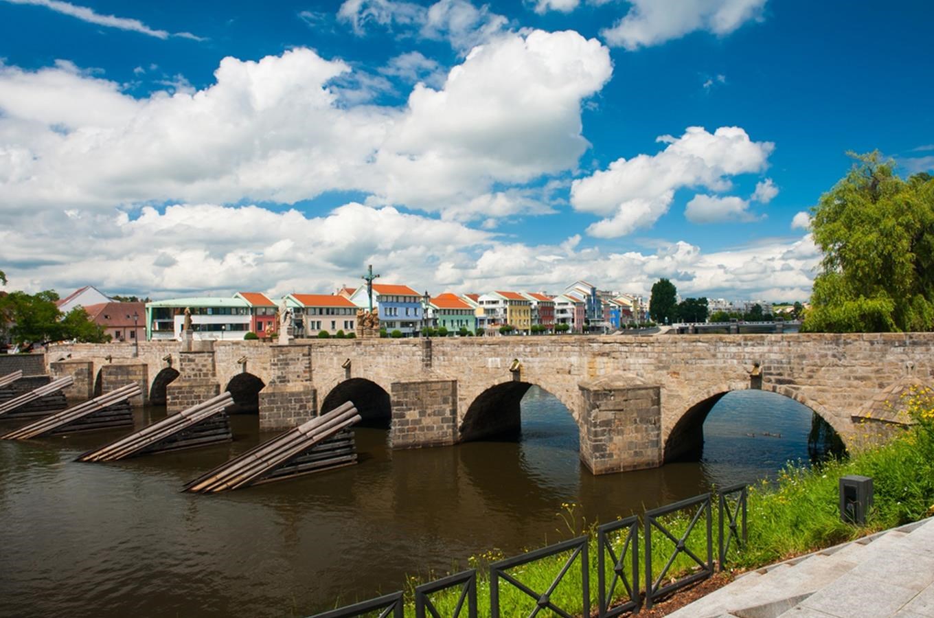 Kde je nejstarší dochovaný kamenný most v Čechách?