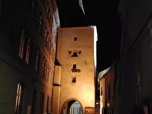 Velvarská brána ve Slaném