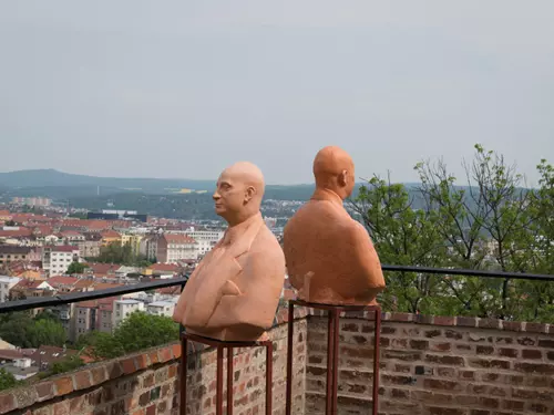 Sochy na hradě – výstava děl Jana Hendrycha a absolventů jeho ateliéru na Špilberku