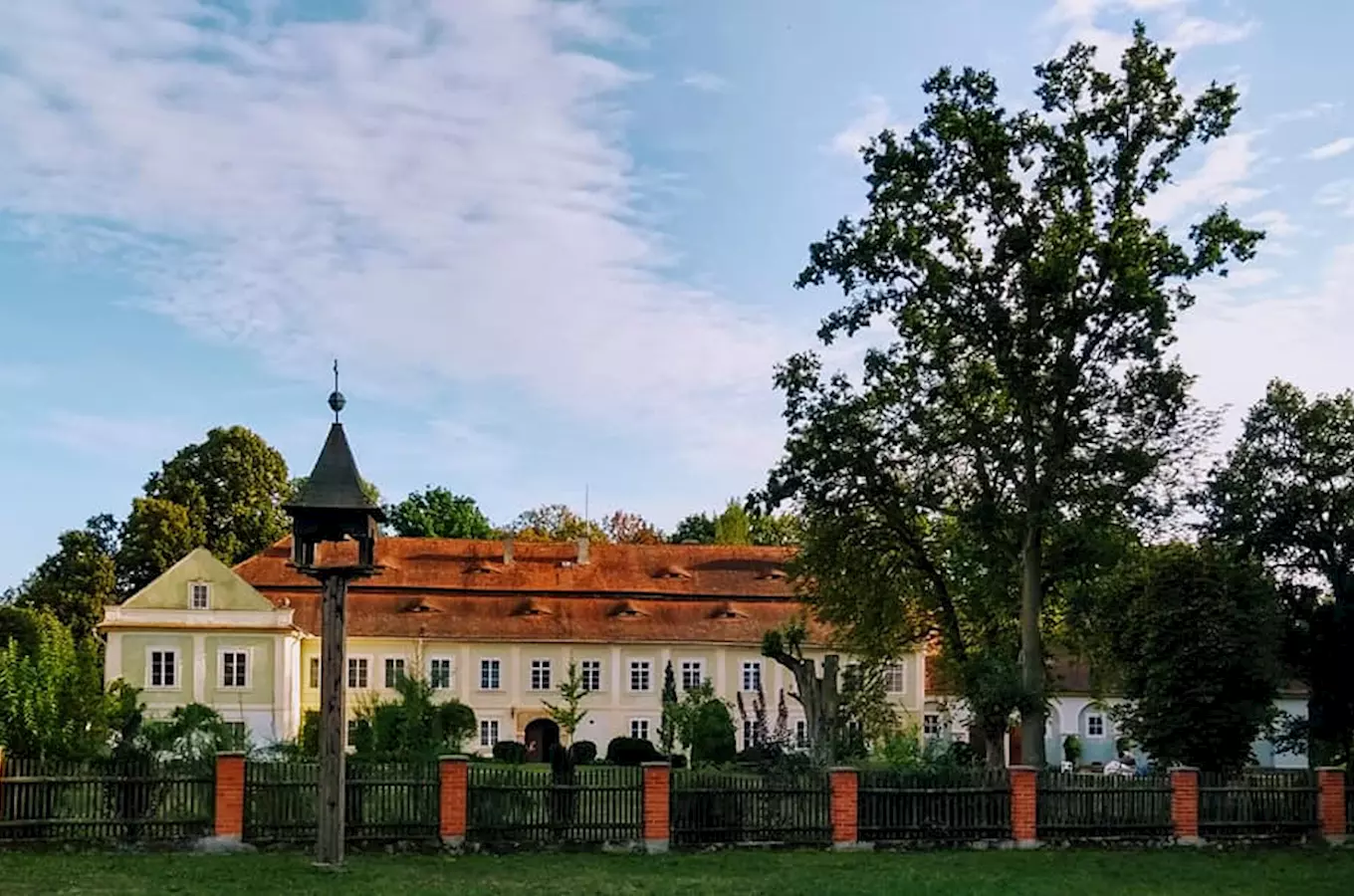 Zámek Luhov na Plzeňsku