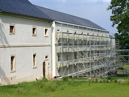 Se stavebními pracemi zacali mniši v roce 2000