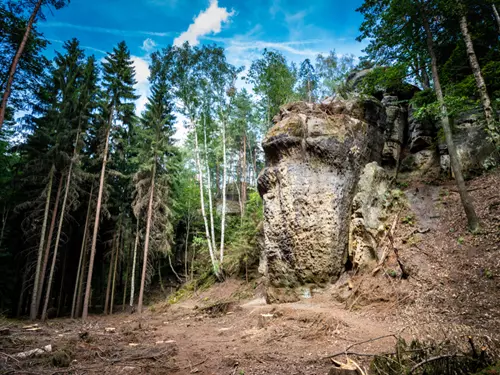 Objevte nejkrásnější místa Kokořínska: romantické lesy, pískovcové skály a skalní útvary 