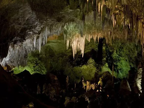 Jeskyně, štoly a katakomby: schovejte se před zimou do podzemí!