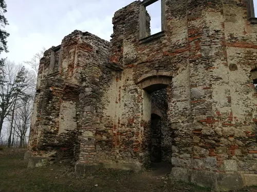 Zřícenina letohrádku Belveder v Suchdole u Kutné Hory