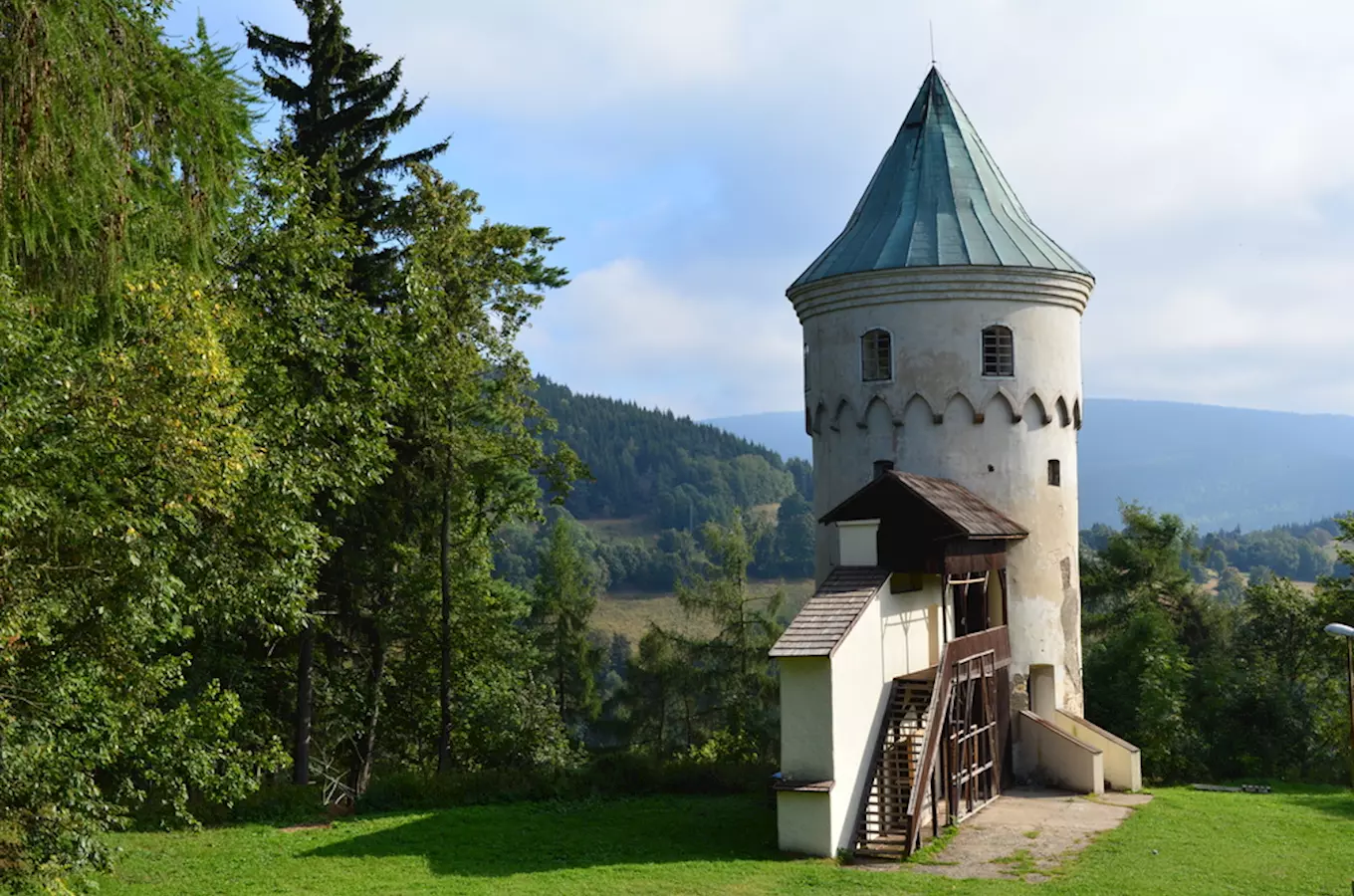 Šlikova věž – zřícenina hradu Freudenstein u Jáchymova