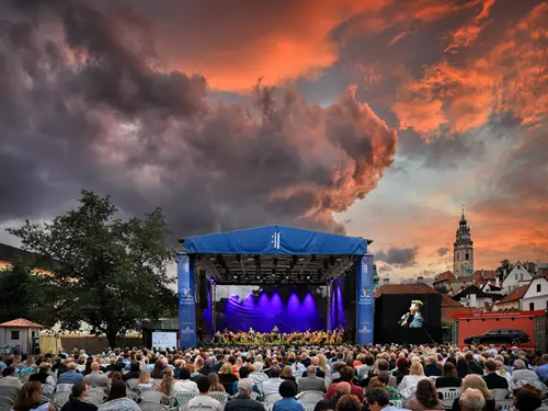 MHF Český Krumlov pomalu končí: slibuje česko-rakouský koncert smíření či Shakespeara