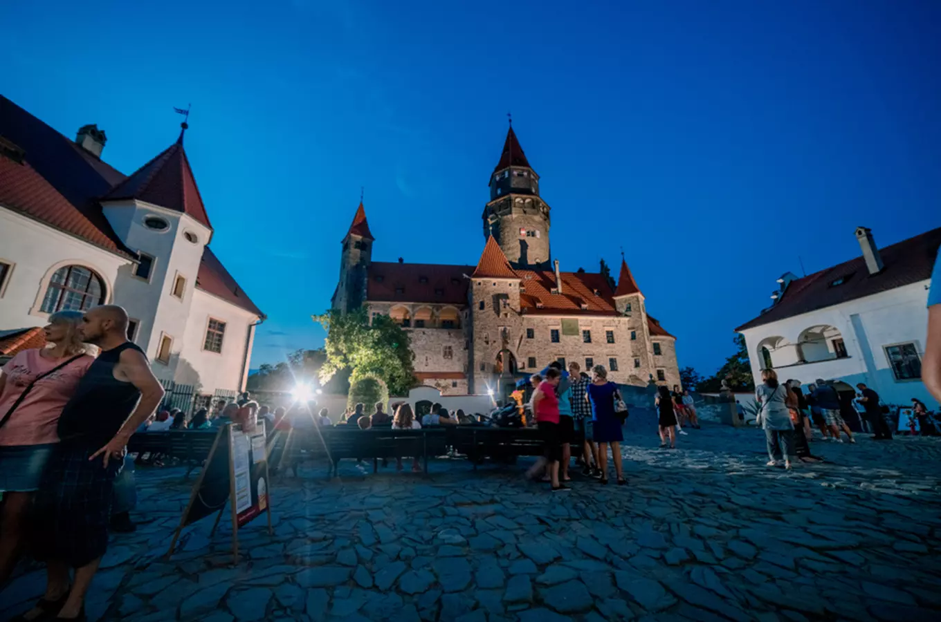 Hradozámecká noc na Moravě a ve Slezsku: vyberete si Buchlovice, Šternberk, Raduň nebo Bouzov?