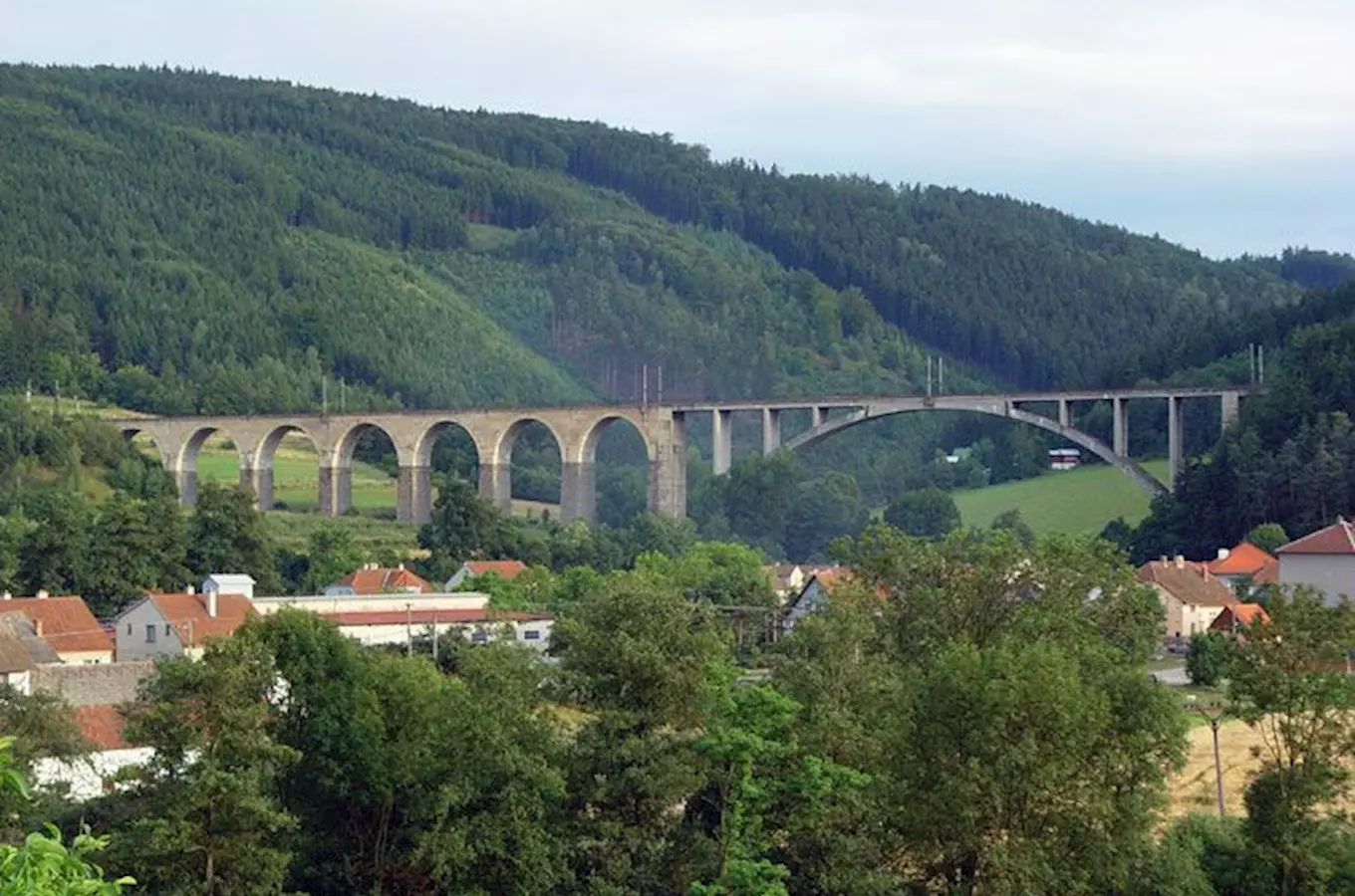 Viadukt u obce Dolní Loučky