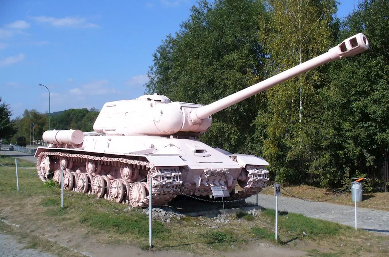 Růžový tank Davida Černého v Moravské galerii v Brně