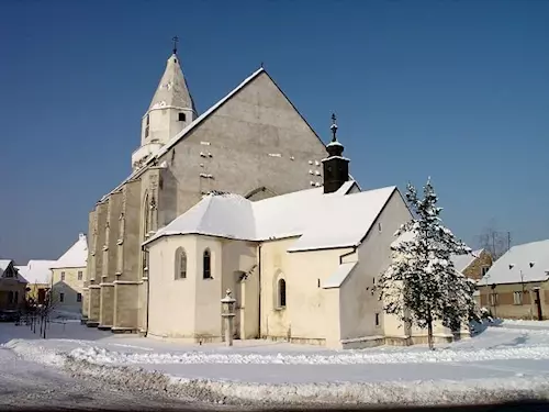 Kostel svatého Wolfganga v Hnanicích