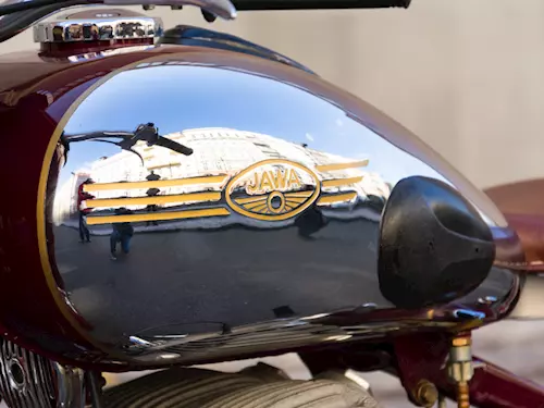  Muzeum motocyklů Křivoklát – ucelená sbírka motocyklů Jawa, ČZ a automobilů Jawa