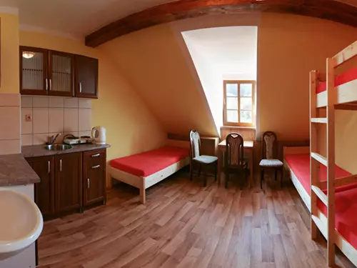 Ubytovna Pod Hrází nabízí i pokoje s kuchyňkou