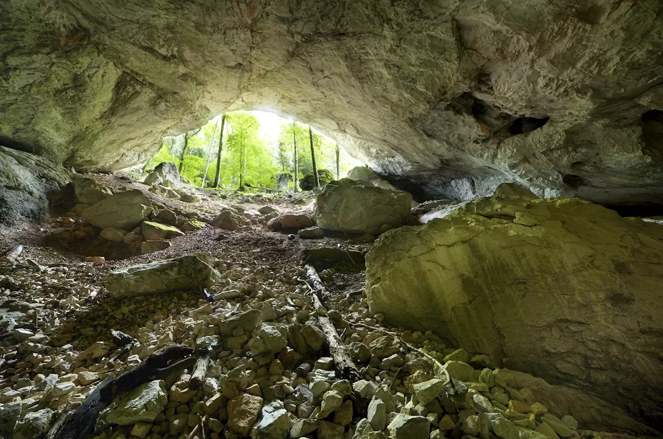 Pseudokrasové jeskyně v údolí řeky Ohře