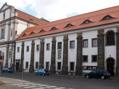 Vlastivědné muzeum a galerie v České Lípě, vchod do muzea