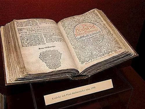 V Kutné Hore na Hrádku zacala výstava 400 let Bible kralické