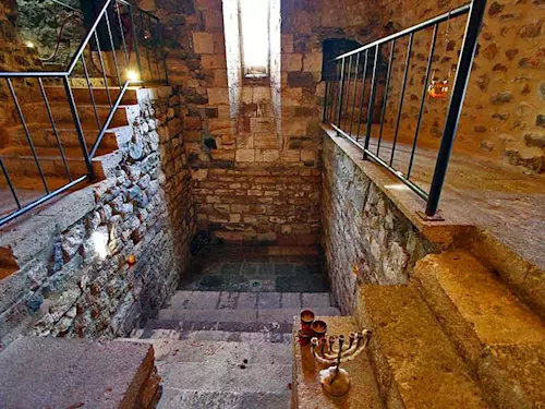Mikve u Pinkasovy synagogy, byla objevena v prubehu archeologického pruzkumu v roce 1968