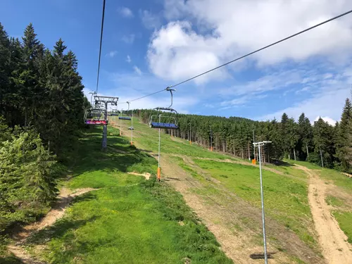 Lanovka Skalka ve Ski areálu Ještěd – letní zábava v Jizerkách