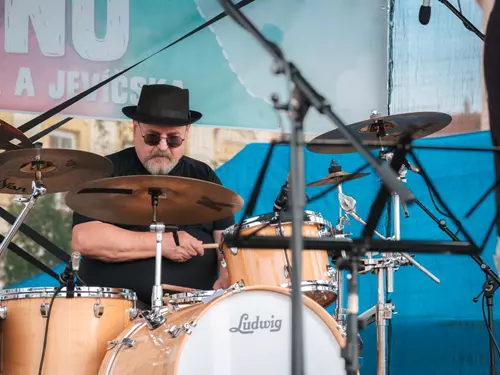 Kaderus Blues & Rozcapený bobr