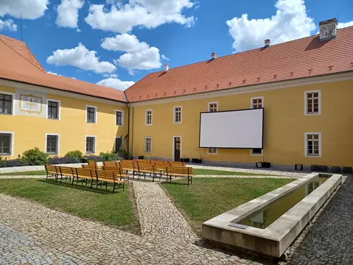 Letní kino ve votickém klášteře