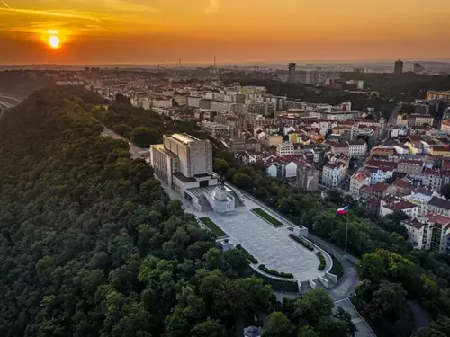 Národní divadlo, Obecní dům, Vítkov i Masarykovy mosty: stavby, které vyprávějí český příběh
