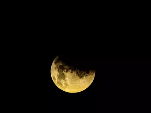 Pozorování částečného zatmění Měsíce ve Vsetíně