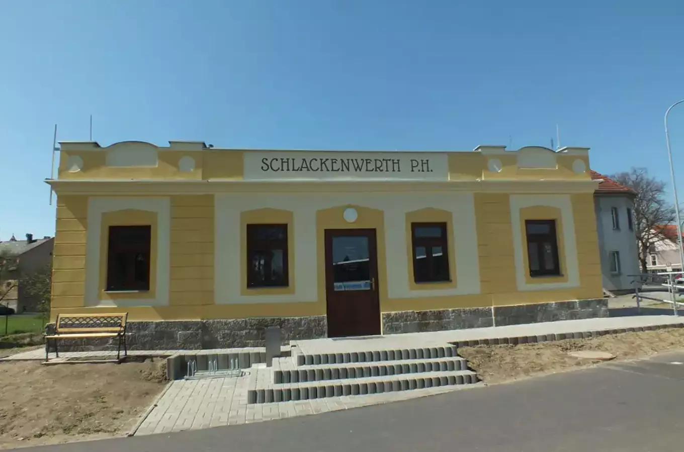 Bývalá železniční stanice Schlackenwerth v Ostrově – dnes odpočívárna a minimuzeum