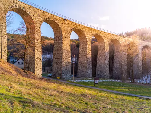 #světovéČesko a železniční viadukt v Kryštofově Údolí: most téměř jako z filmů o Harrym Potterovi