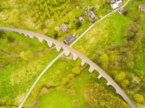 #světovéČesko a železniční viadukt v Kryštofově Údolí: most téměř jako z filmů o Harrym Potterovi
