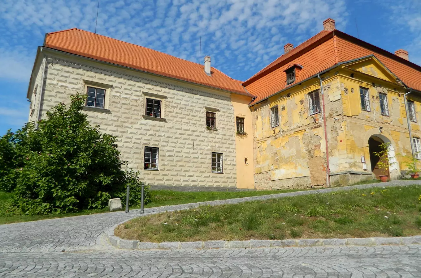 Starý Czerninský zámek v Chudenicích a muzeum Josefa Dobrovského