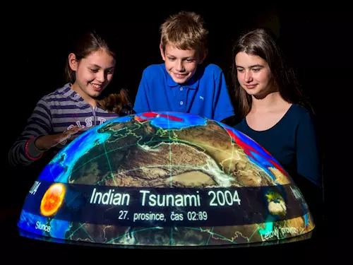 Léto v iQlandii nabídne Tsunami na 4D Globu i novou projekci ve 3D planetáriu 
