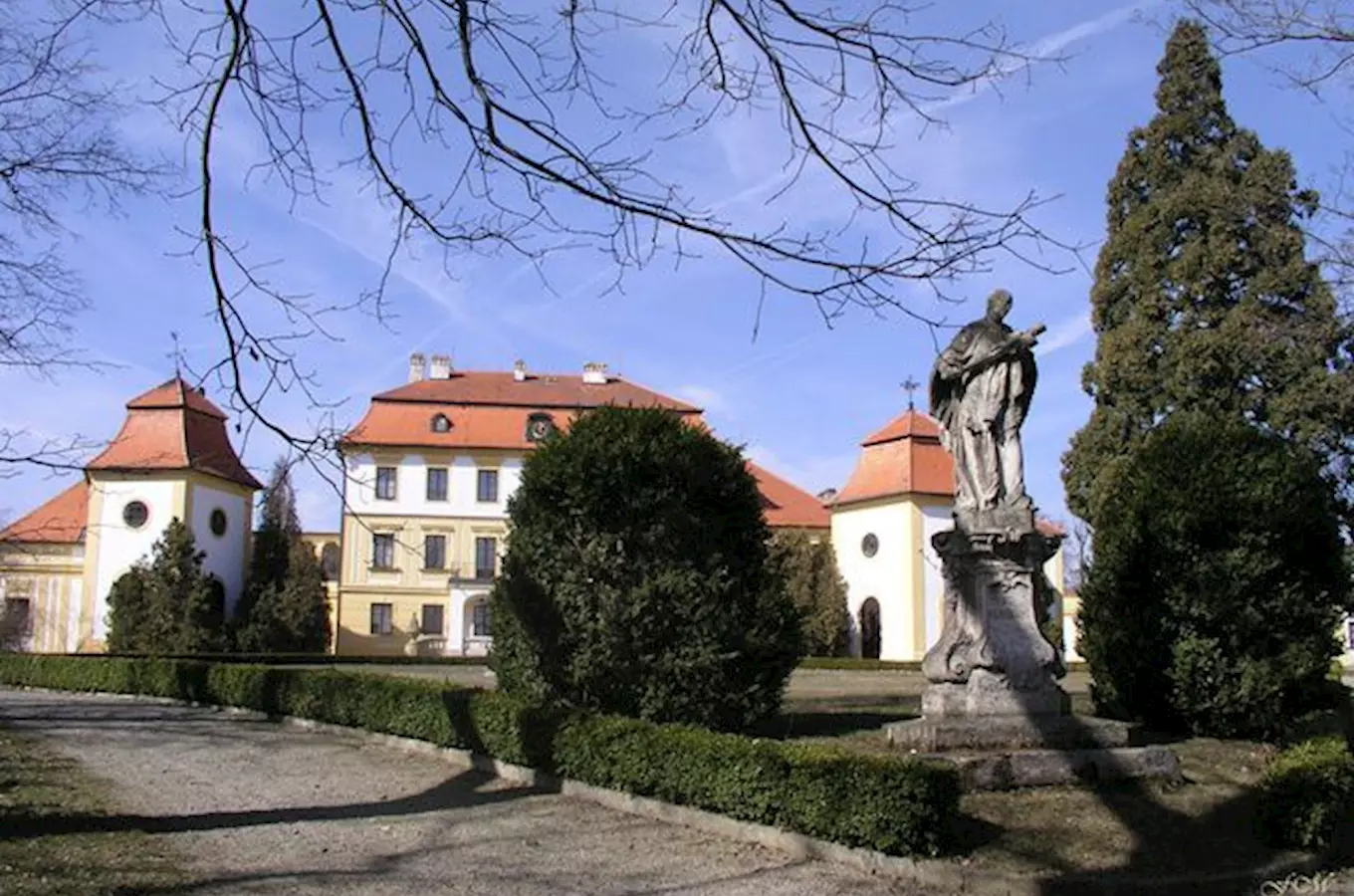 Zámek Kravsko – v současnosti uzavřeno