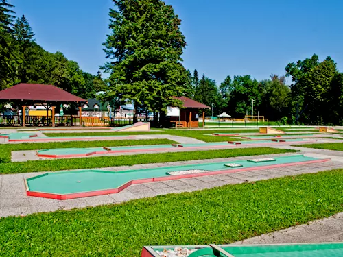 Minigolf v areálu ubytovny Gorol