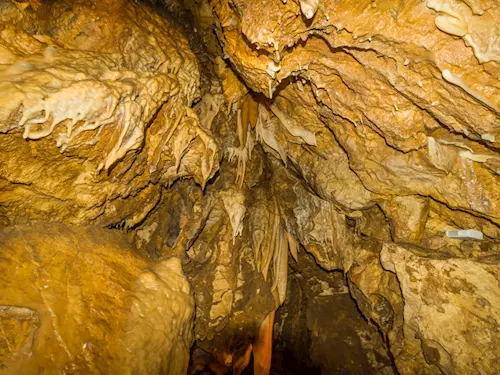 Bozkovské dolomitové jeskyně – jeskyně plné křemene a vody