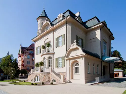 Dům umění Becherova vila – rodinný palác Becherů