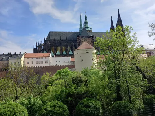 Pražský hrad ze zahrad – vycházka s historikem