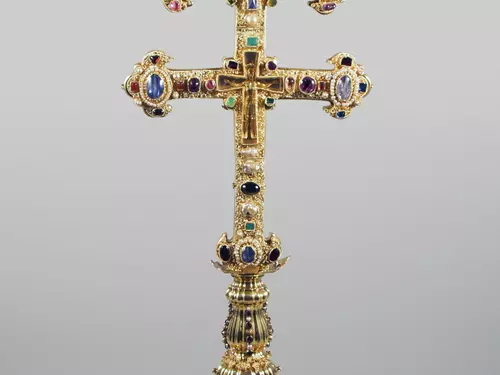 Závišův kříž – jedna z nejcennějších středověkých zlatnických prací v Česku
