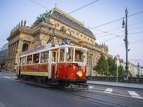 Historická tramvaj 42 dětem