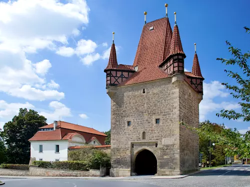 Pražská brána v Rakovníku s expozicí rakovnických ostrostřelců – do odvolání uzavřena