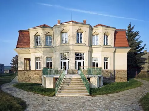 Bauerova vila – Muzeum Josefa Gočára v Libodřicích u Kolína