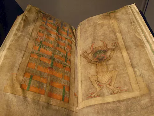 Prohlédněte si kopii Ďáblovy bible v Broumovském klášteře