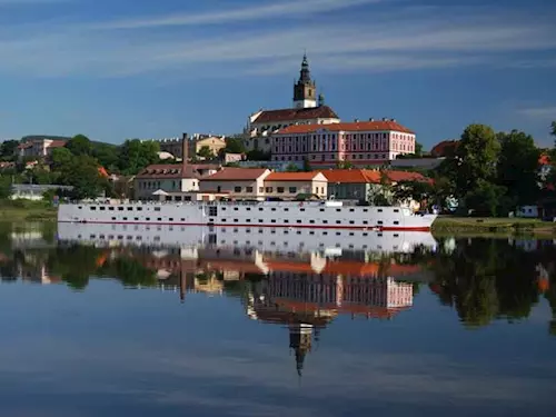 Degustace je možná prímo na míste za mírný poplatek a víno se zde samozrejme také prodává